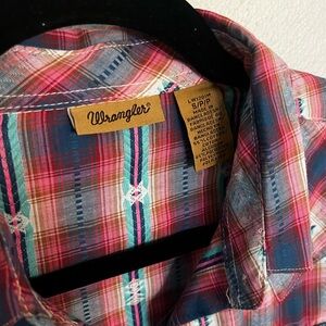 Women’s wrangler pearl snap button western shirt